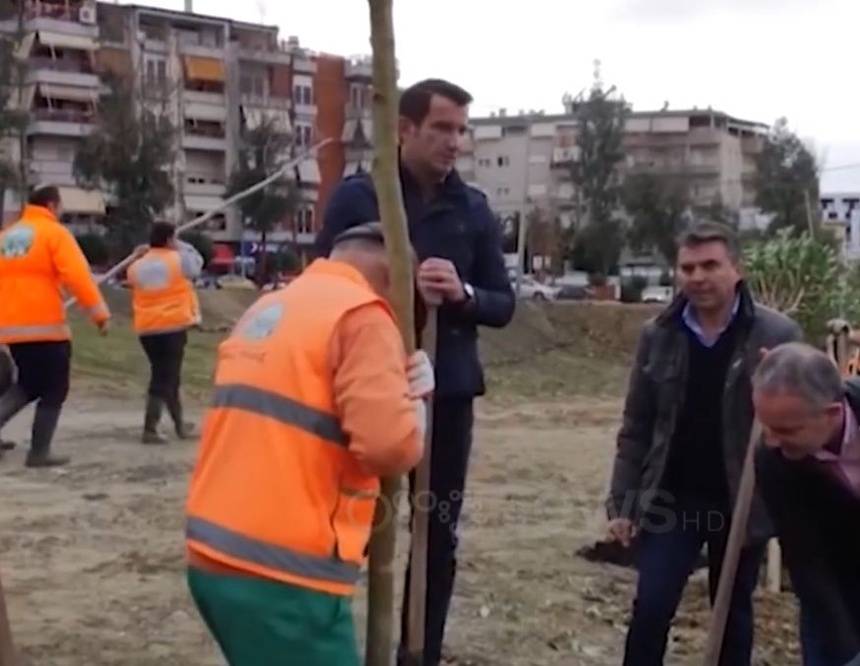 Firma "Fusha" merr nga Erion Veliaj jo vetëm lejet e ndërtimeve, por edhe lulet dhe pemët me çmime të ekzagjëruara. 2 697441ED 1011 4414 AE66 1440A54CFB28
