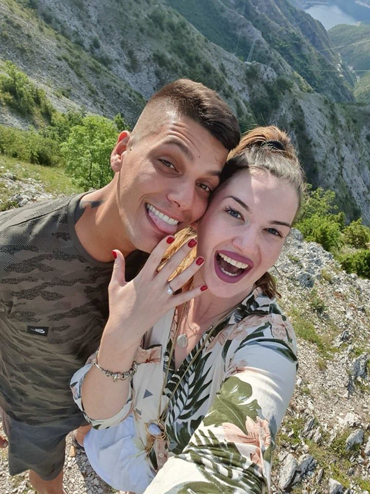 Po bënte selfie, Miss-i i njohur bie nga lartësia dhe thyen brinjët