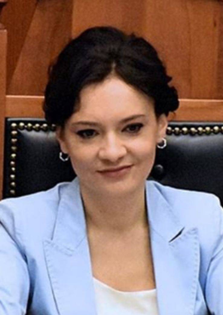 Elisa Spiropali ta gëzojë postin dhe hundën e re. Sa kushton ndërhyrja estetike e kryetares së re të parlamentit shqiptar? 4 C0BE7197 F290 46C7 A321 AD2C8DBEF7EC