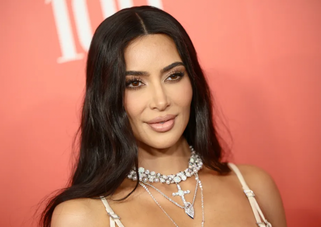 Sakrificat për bukuri të Kim Kardashian:”Kam injektuar spermë salmoni në fytyrë”