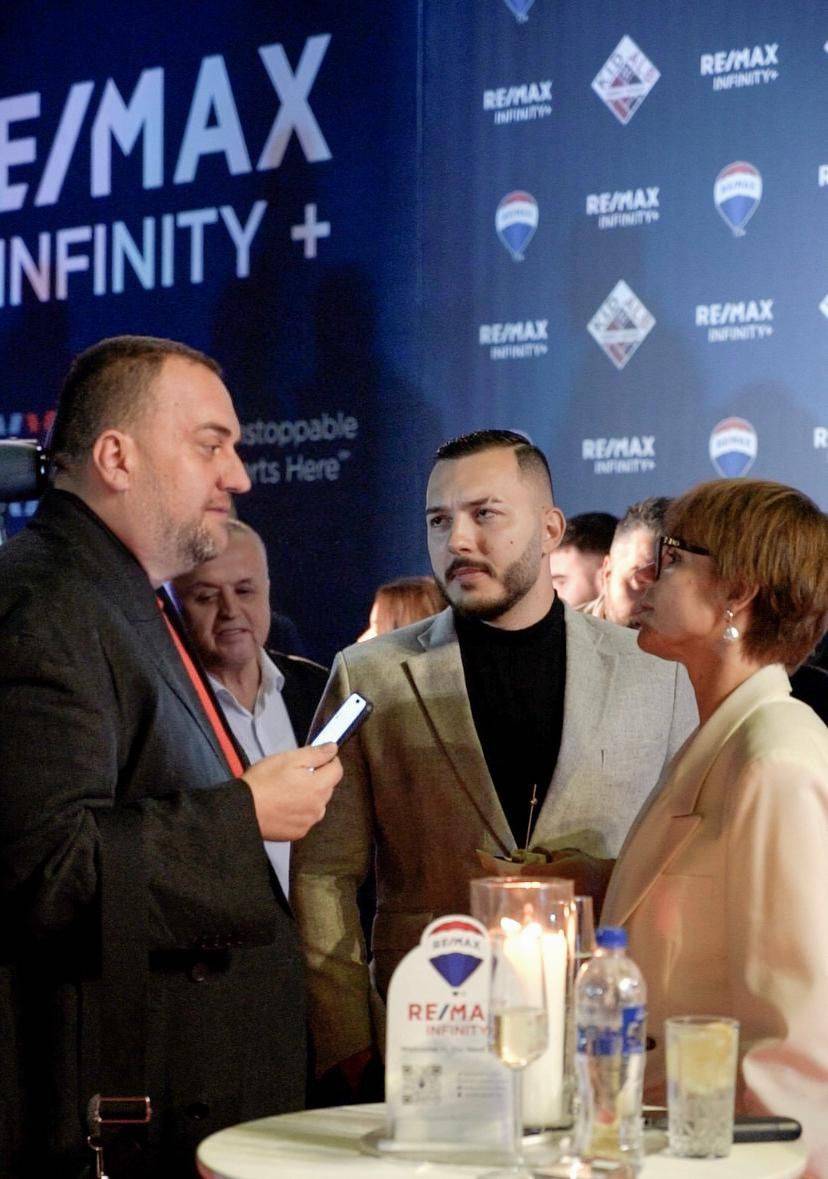 Kujt duhet t’ja besoni shit-blerjen e pronave tuaja? Për këtë ka vetëm një emër:Remax Inifinity +. Mes suksesit feston 10 vjetorin e përkushtimit ndaj klienteve 7 D3129136 D284 404A 93A3 B4BB3CB2FAB1