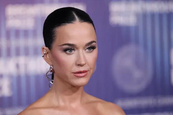 Katy Perry do të udhëtojë në hapësirë me raketën e Jeff Bezos