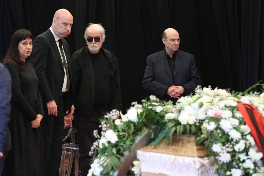 Përcillet për në banesën e fundit e madhja e skenës Margarita Xhepa. Fotot 1 IMG 4107