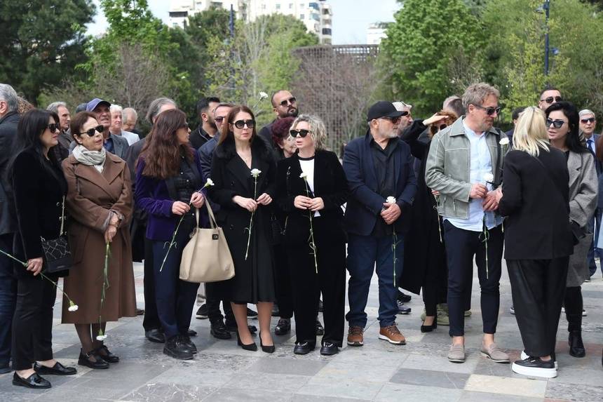 Përcillet për në banesën e fundit e madhja e skenës Margarita Xhepa. Fotot 7 IMG 4113