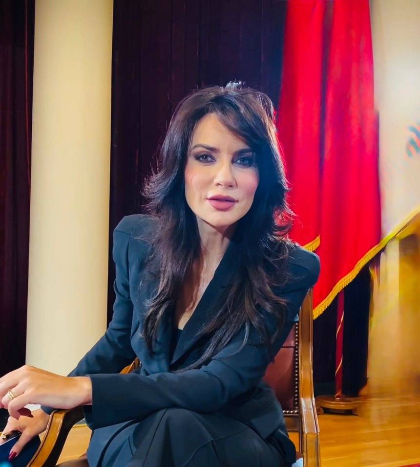 Grida Duma frymëzon Kiçen.Personazhi i Tik Tok nga pamja shtëpiakes tek eleganca klasike! 2 18b18ec8 b333 45e2 9434 0b5198f2f358