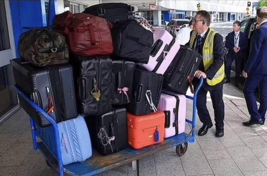 14 valixhe me vete, këngëtarja shqiptare bën rrëmujë aeroportin 1 IMG 6307