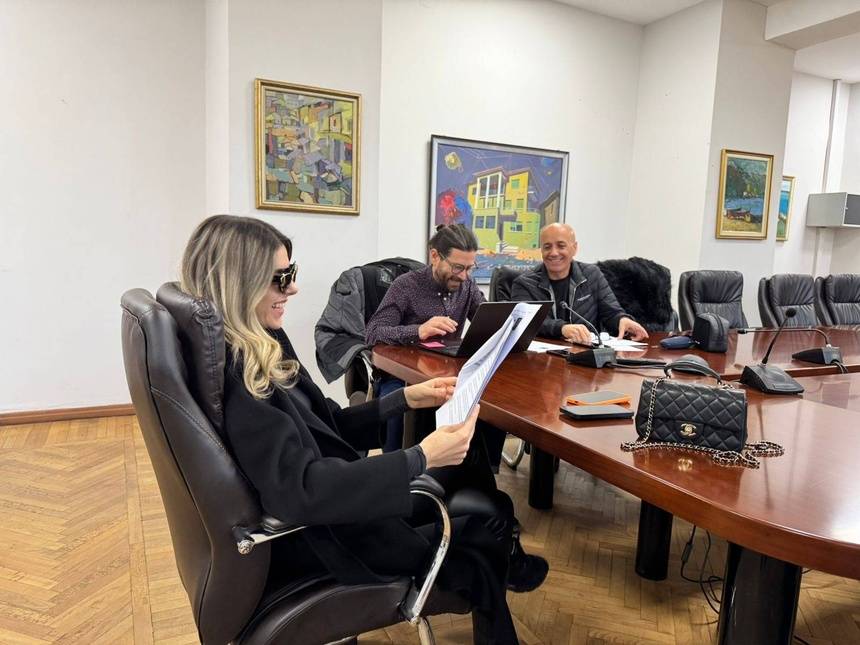 Arilena Ara dhe Salsano Rapi "izolohen" per provat e skenarit 1 e5c6a285 f863 4c25 bbdf de94e342d6e3