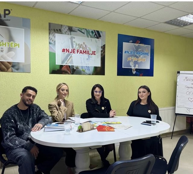 Selin mban premtimin e BBVA, në mbështetje të fëmijëve jetimë bashkë me Gimbon 1 IMG 0315