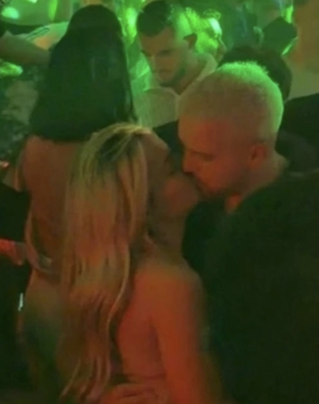Dy ish-banorët e Big Brother Vip kapen "mat" duke u puthur në club 1 IMG 1850
