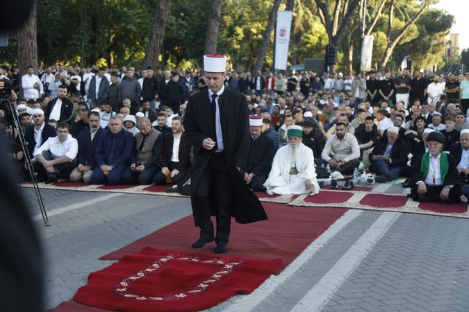 Sot Kurban Bajrami, mijëra besimtarë myslimanë falin namazin në bulevardin ‘Dëshmorët e Kombit’ 2 IMG 3589