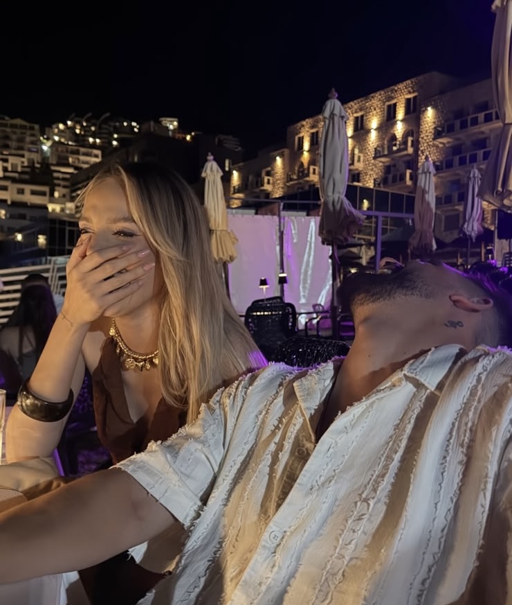 Mes të qeshurash dhe romancës, Selin dhe DJ Gimbo shijojnë pushimet