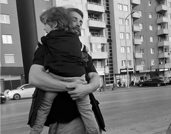 Meriton Mjekiqi ndan foto të rralla me të birin në ditëlindjen e tij 2 IMG 1335 1