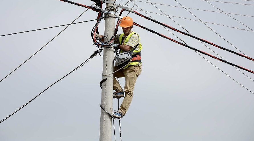 E rëndë në Pogradec/ Elektricisti humb jetën, ra në kontakt me rrymën elektrike!