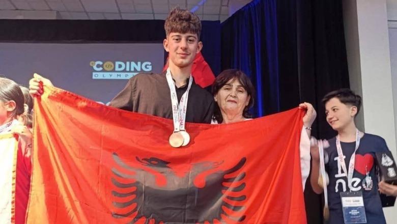 15-vjeçari nga Cërriku fiton në Olimpiadën Botërore të Matematikës në SHBA! Loris Qosja merr Medalje Ari